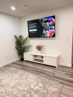 Cozy Corner - 1 bedroom suite - 15 mins from airport - 4