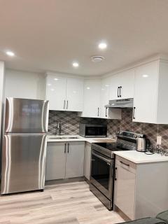 Cozy Corner - 1 bedroom suite - 15 mins from airport - Calgary - 3