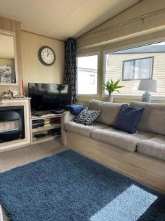 Cosy 6 Berth Caravan With Side Decking At Kessingland Beach, Suffolk Ref 90031Sv - Benacre - 7