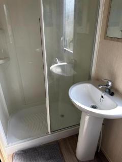 Cosy 6 Berth Caravan With Side Decking At Kessingland Beach, Suffolk Ref 90031Sv - Benacre - 2