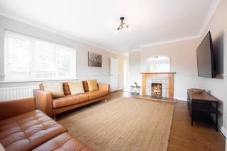 5 Bed House inc Parking, Fast WiFi, Pet Friendly - - 4