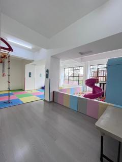 elegant luxurious three bedroom with swimming pool well equipped gym ample parking space and children playing ground and a relaxing rooftop with and amazing scenic city views - Nairobi - 4
