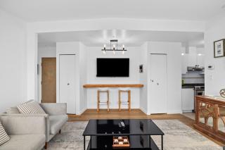 Downtown Vancouver Stay with City Views near Robson Square - Vancouver - 1
