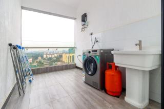 modern serenity suites apartments with swimming pool,modern equipped gym,private parking space, children playing ground, proximity to major shopping malls and unbeatable city views - Nairobi - 3