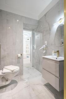 D26 - Opera Retreat - Best location by BQA - 1