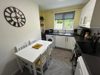 Cosy Flat Close to City Centre Ideal for Families - Dalneigh - 2