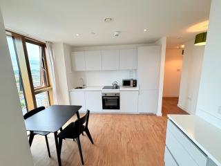 City Centre Stay 2 bed 2 bath City views PS4 - 8