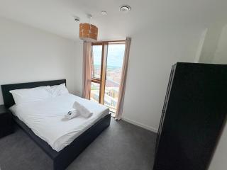 City Centre Stay 2 bed 2 bath City views PS4 - Birmingham - 7