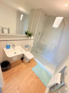 City Centre Stay 2 bed 2 bath City views PS4 - Birmingham - 4
