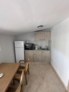 F & R Villa Room No 5 - Perea - 1