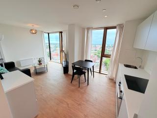City Centre Stay 2 bed 2 bath City views PS4 - Birmingham - 1