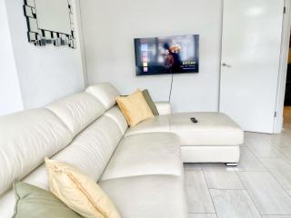 Ilford 3-Bedroom Home with Garden & Free Parking near Barking - Barking - 8