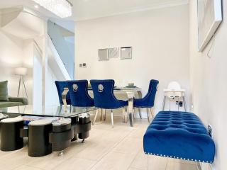 Ilford 3-Bedroom Home with Garden & Free Parking near Barking - Barking - 6