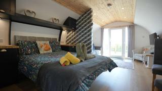 The Galloway Steading - The Fox's Den with Hot Tub and Fire Pit - Glenluce - 5