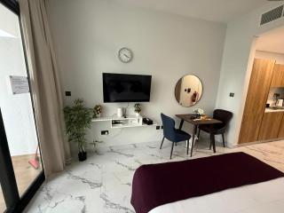 Central Stay Studio Apartment near Cleveland and Abu Dhabi Mall - Abu Dabi - 5