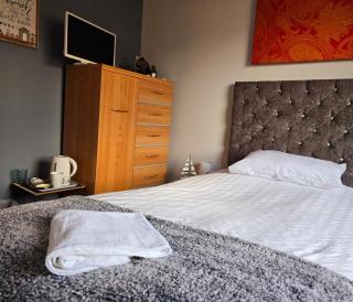 3-Bedroom House in the Heart of the Marina - Swansea - 6