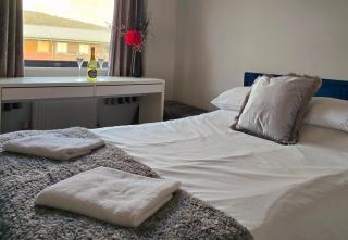 3-Bedroom House in the Heart of the Marina - Swansea - 5