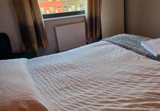 3-Bedroom House in the Heart of the Marina - Swansea - 3