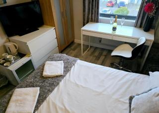 3-Bedroom House in the Heart of the Marina - Swansea - 1