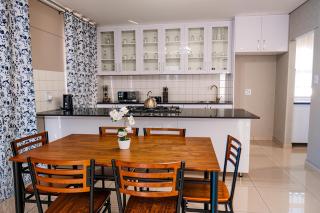 Oceana luxury guesthouse - Windhoek - 8