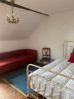 Maisonnette dans cour du château - Saint-Cyr-en-Pail - 3