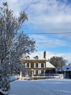 Maisonnette dans cour du château - Saint-Cyr-en-Pail - 1