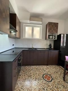 Rijeka City Center 3BR Apt with En-Suite and Workspace - 6