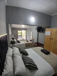 Victoria Oaks Beaufort West Guesthouse - 7
