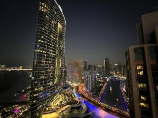 ElegantEscapes - Large 2BR w Marina and Sea View - Dubai - 9