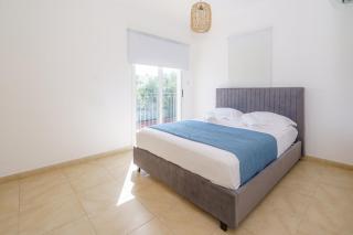 Sol Y Mar 2 Villa w Pool & Jacuzzi - Paralimni - 9