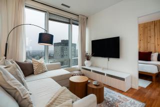 Chic Downtown Apartment with City Views near Stanley Park - Vancouver - 8