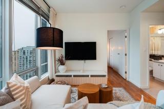Chic Downtown Apartment with City Views near Stanley Park - Vancouver - 1