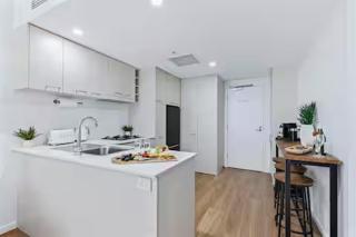 Elevate Brisbane City - Views, Pool, Sauna & Gym - 6