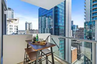 Elevate Brisbane City -Views, Pool, Sauna & Gym - 4