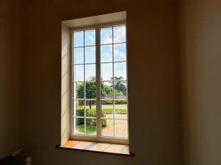 Spacious Stylish Modern House - Sleeps 14 6BR - 4