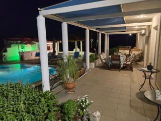 Elia Apartment Garden Oasis With Pool Astros - 2