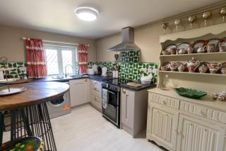 Gate Lodge - Sleeps 5 - Near Belvoir Castle - Knipton - 6