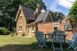 Gate Lodge - Sleeps 5 - Near Belvoir Castle - Knipton - 3