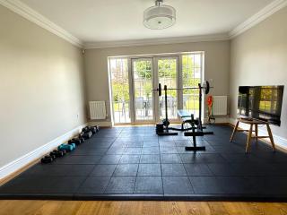 Spacious Stylish Modern House - Sleeps 8 4BR - 3
