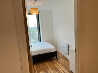 Luxury Salford Quays Apartment - Manchester - 4