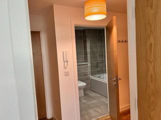 Luxury Salford Quays Apartment - Manchester - 2