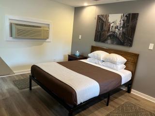 Nightshade Inn & Gardens - Camillus - 5