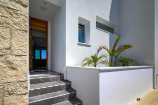 Sea Point Villas Luxury Villas with Private Pools in Coral Bay - 3