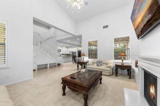 #Marbella Lane - Sleek 1BR in Prime Irvine Area - Irvine - 2