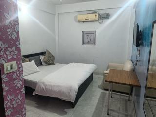 Hotel Downtown - 1