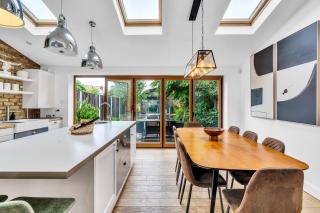 Luxury 5-Bedroom Family Home with Modern 2-Storey Outbuilding - Merton - 8