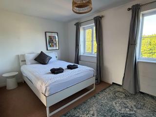 WS10 Contractor House 3 Bed 3 Bath with Parking - 7