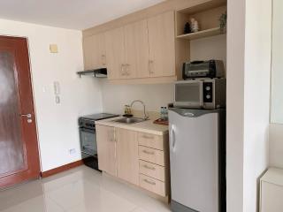 Room in Condo - Modern Makati Condo for Rent - City Views Convenience - Manilla - 5