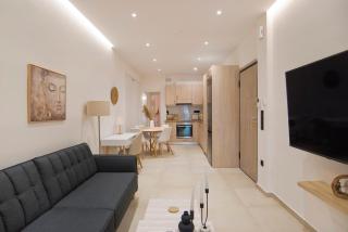 Aliki Spacious, Fully Reno 2BA Apartment - 9