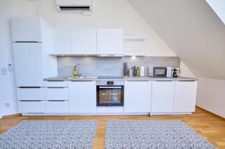 Klimatisiertes Dachgeschoss Metro Nähe - 4